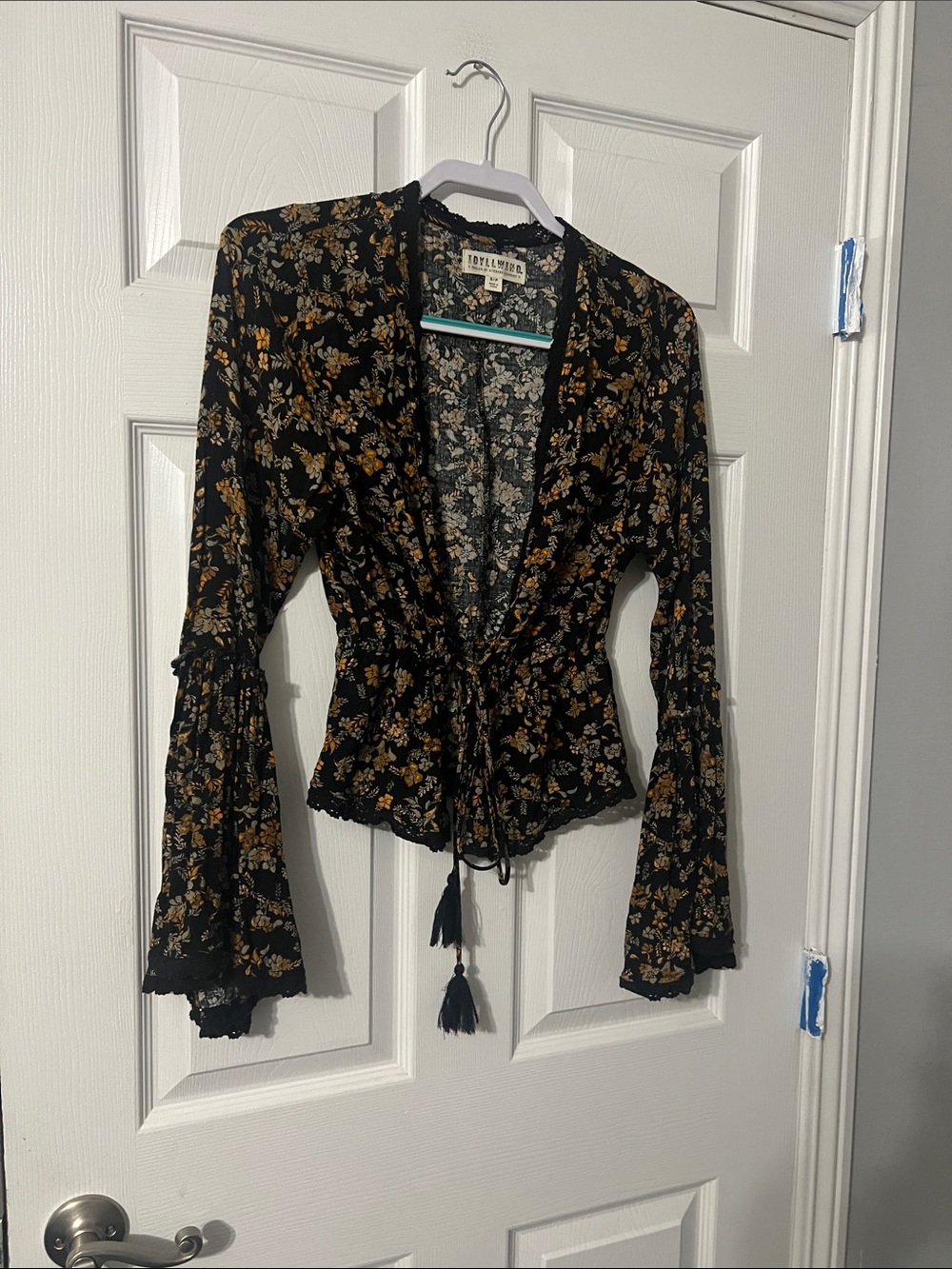 Idyllwind by Miranda Lambert Black Floral Tie-Waist Bell Sleeve Blouse